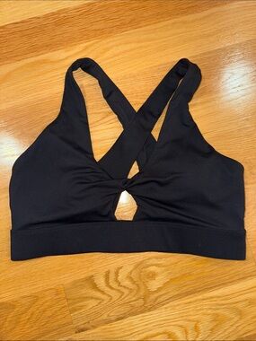 Fabletics Black Twist Front Sports Bra XL Criss Cross Back M Support Activewear